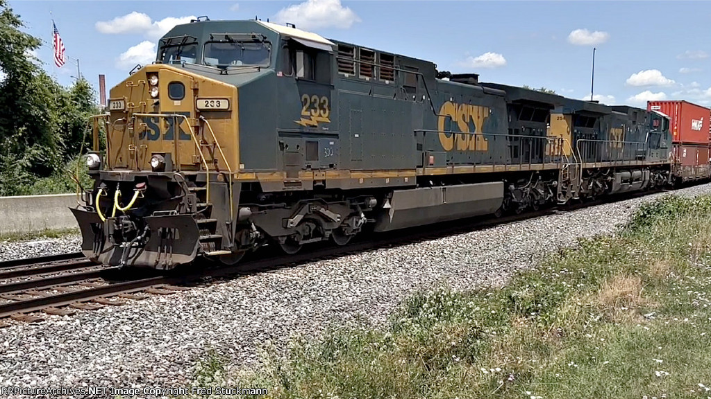 CSX 233 & 254 lead the I137 on yet another day.